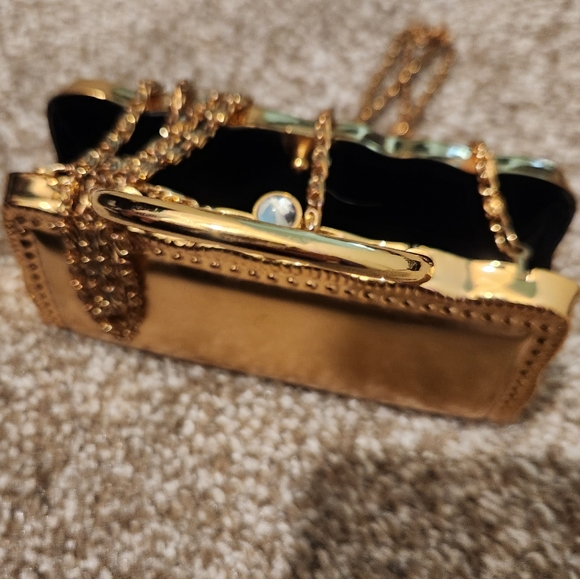 Vintage 1930s Gold Clutch with Rhinestone detailing and gold chain - Picture 10 of 11